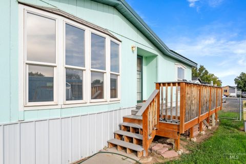 Photo of 100 NW 16th St #Trlr 105, Fruitland, ID 83619 (MLS # 98962474)