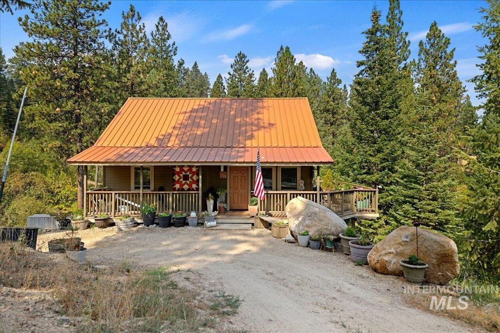 Photo of 70 Castle Mountain Dr, Garden Valley, ID 83622 (MLS # 98984717)