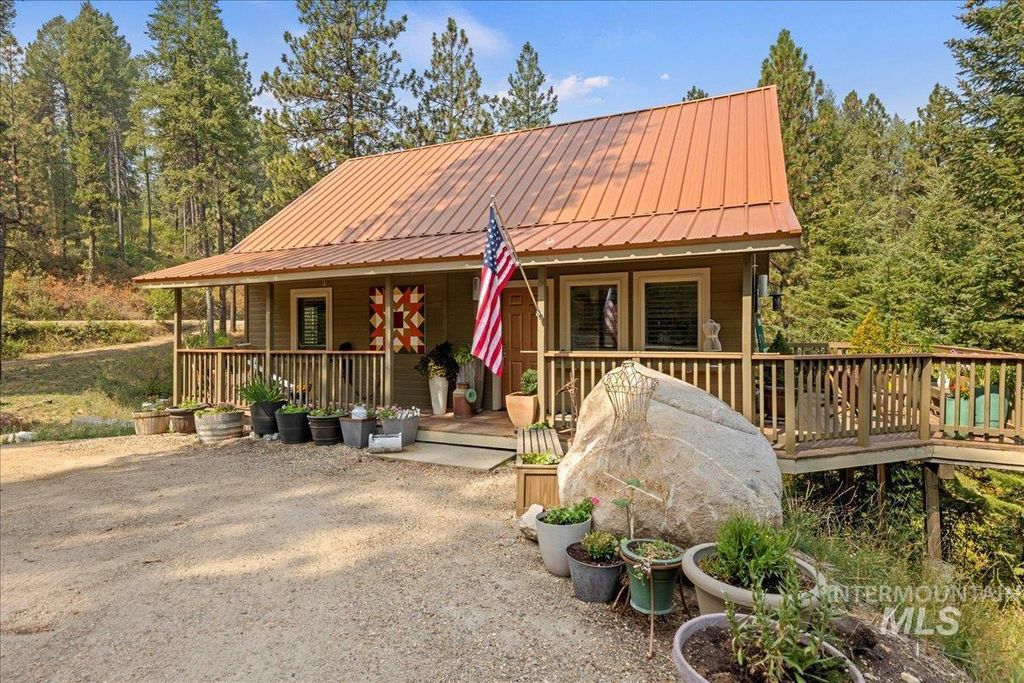 Photo of 70 Castle Mountain Dr, Garden Valley, ID 83622 (MLS # 98984717)