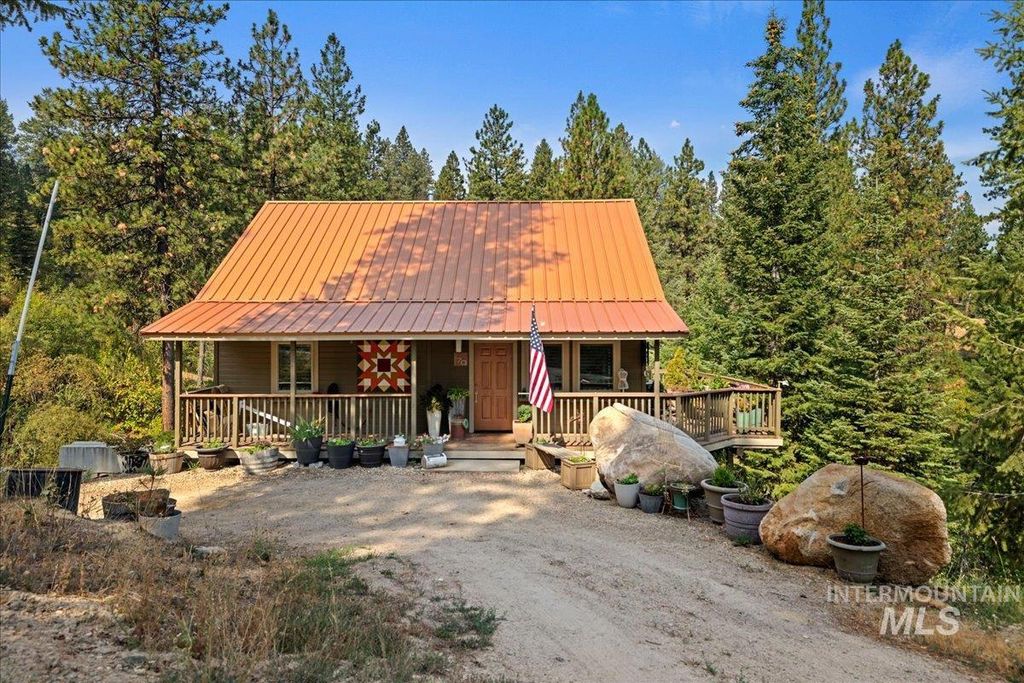 Photo of 70 Castle Mountain Dr, Garden Valley, ID 83622 (MLS # 98984717)