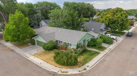 Photo of 1921 Arcata Way, Ontario, OR 97914 (MLS # 98951298)