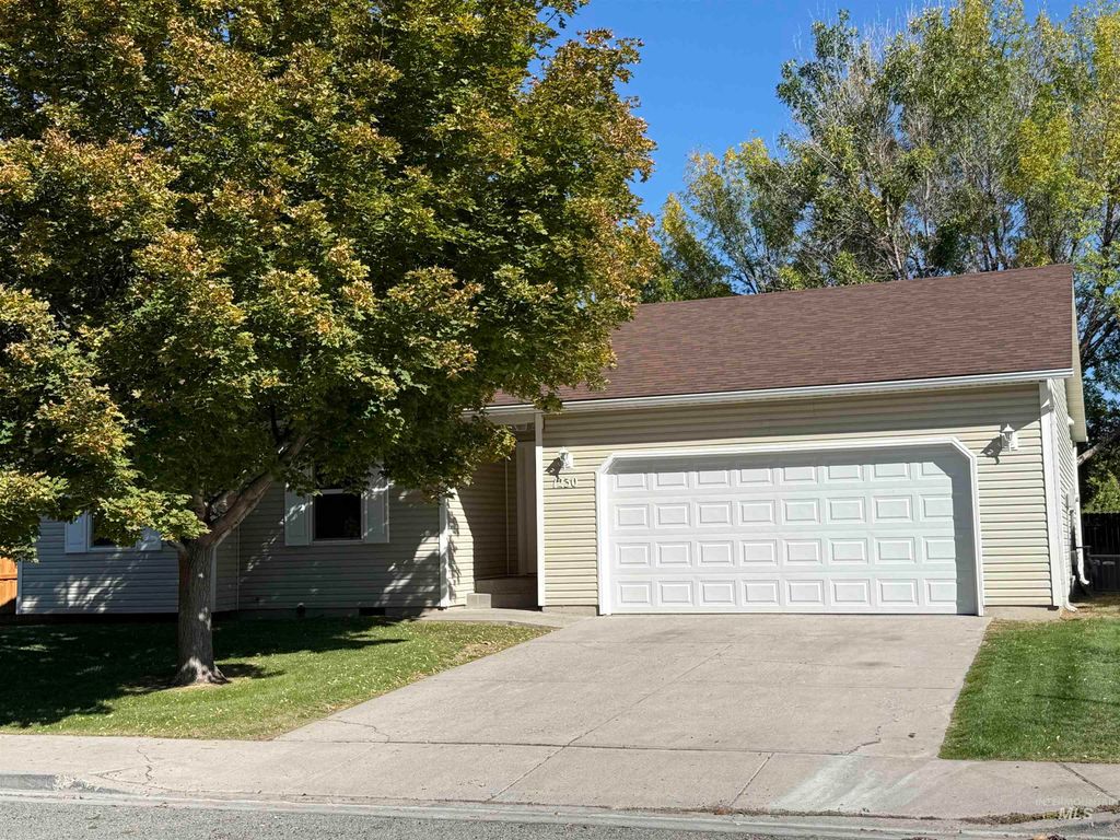 Photo of 1230 Blake St N St, Twin Falls, ID 83301 (MLS # 98963944)
