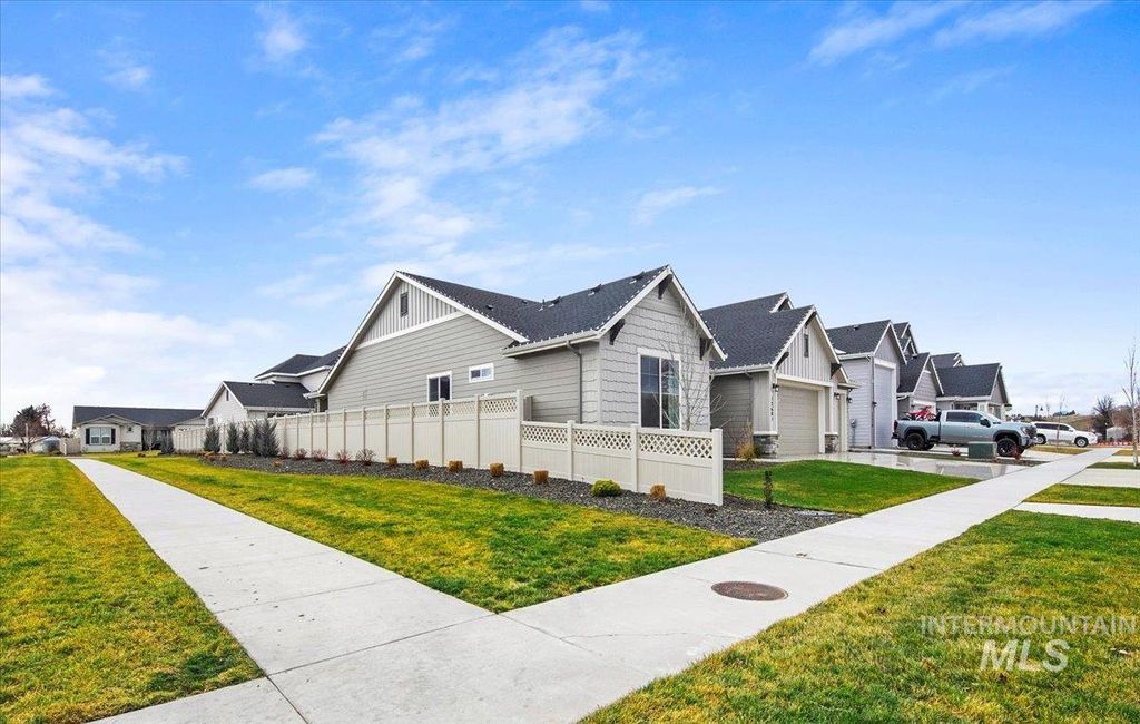 Photo of 12601 W Wild Thistle Dr, Star, ID 83669 (MLS # 98971487)
