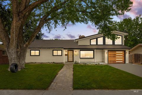 Photo of 2415 S Columbus St, Boise, ID 83705 (MLS # 98991666)