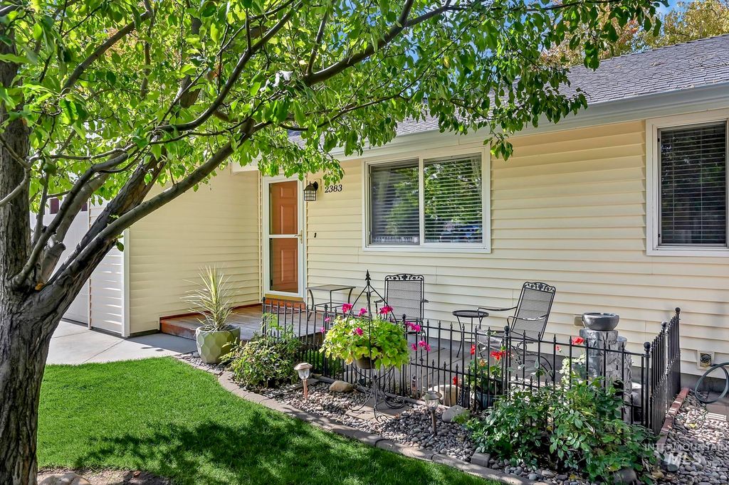 Photo of 2383 W Panama St, Boise, ID 83705 (MLS # 98964369)