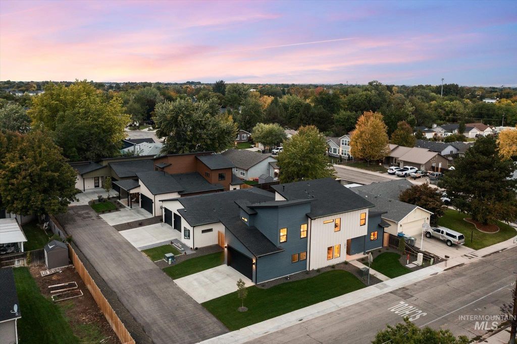 Photo of 1011 N Kimball St, Boise, ID 83704 (MLS # 98963528)