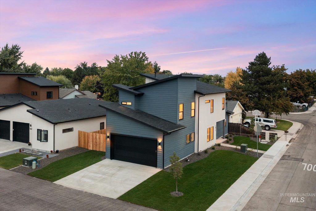 Photo of 1011 N Kimball St, Boise, ID 83704 (MLS # 98963528)