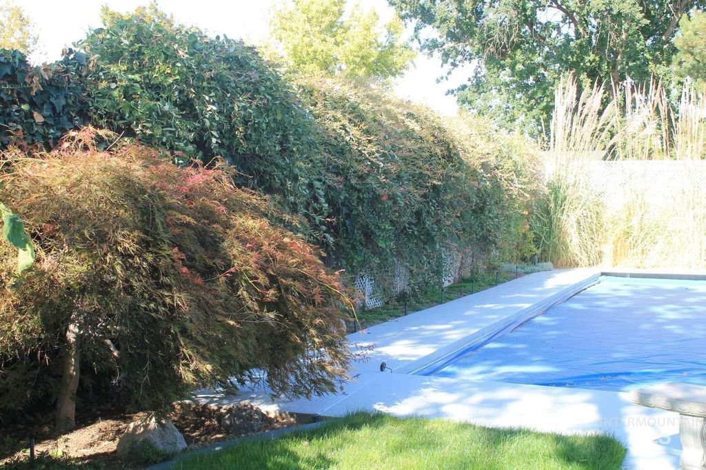 Photo of 8720 W Cornwall Dr, Boise, ID 83704 (MLS # 98966600)