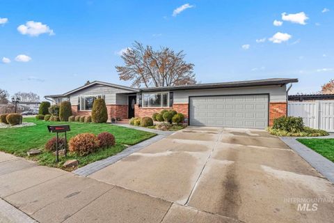 Photo of 8720 W Cornwall Dr, Boise, ID 83704 (MLS # 98966600)