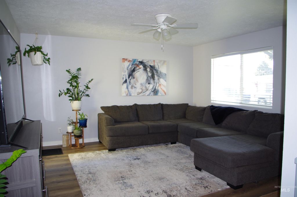 Photo of 2809 Cougar Ave, Nampa, ID 83687 (MLS # 98983764)
