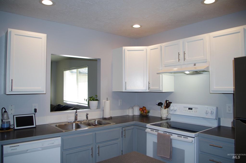 Photo of 2809 Cougar Ave, Nampa, ID 83687 (MLS # 98983764)