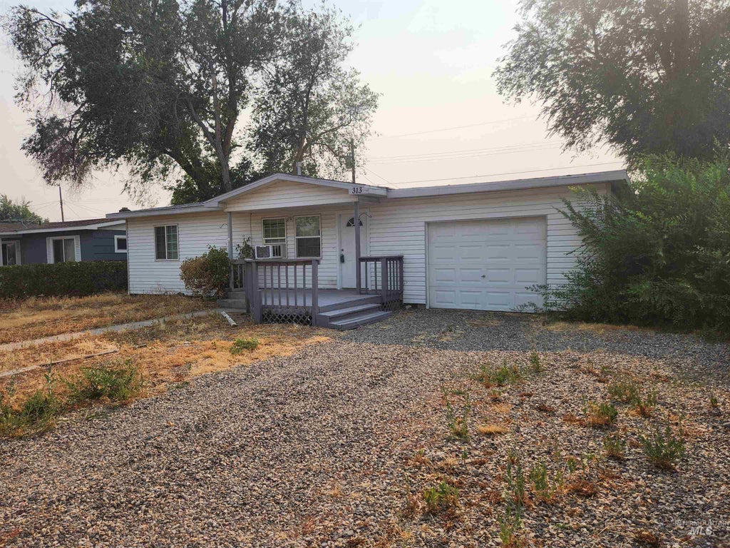 Photo of 313 Baker Drive, Mountain Home, ID 83647 (MLS # 98995438)