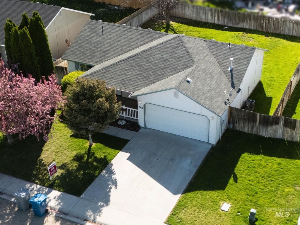 Photo of 3812 Bismark Ave, Caldwell, ID 83605 (MLS # 98982006)
