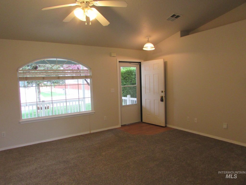 Photo of 3812 Bismark Ave, Caldwell, ID 83605 (MLS # 98982006)