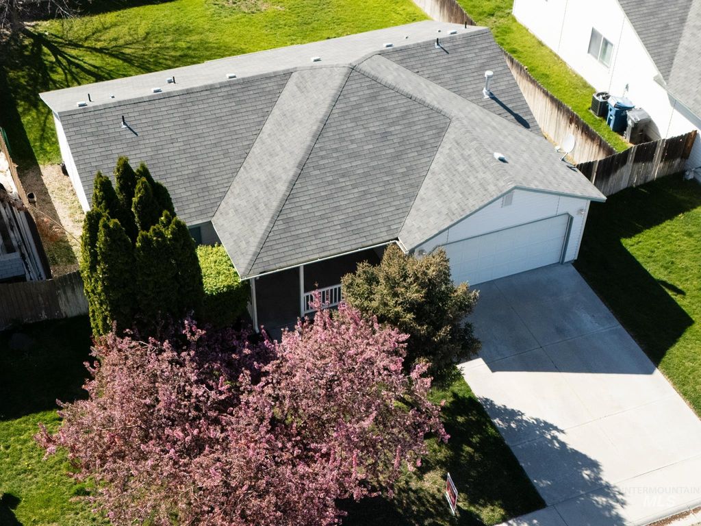 Photo of 3812 Bismark Ave, Caldwell, ID 83605 (MLS # 98982006)