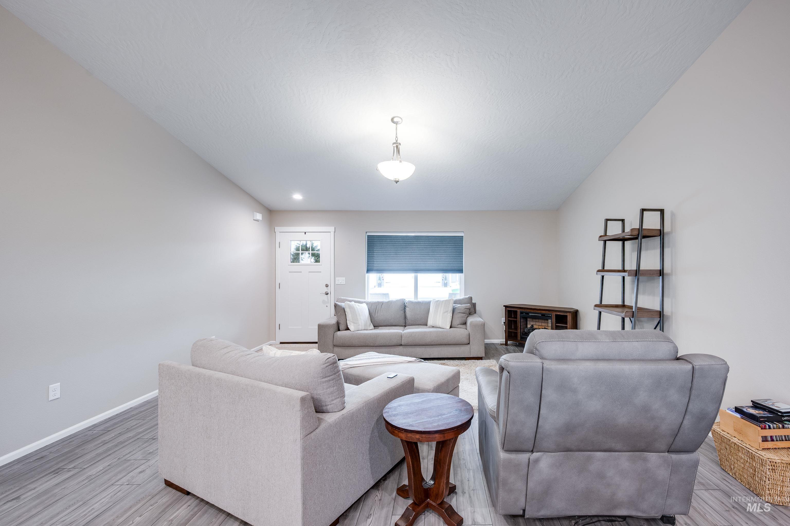 2586 Springsnow Street