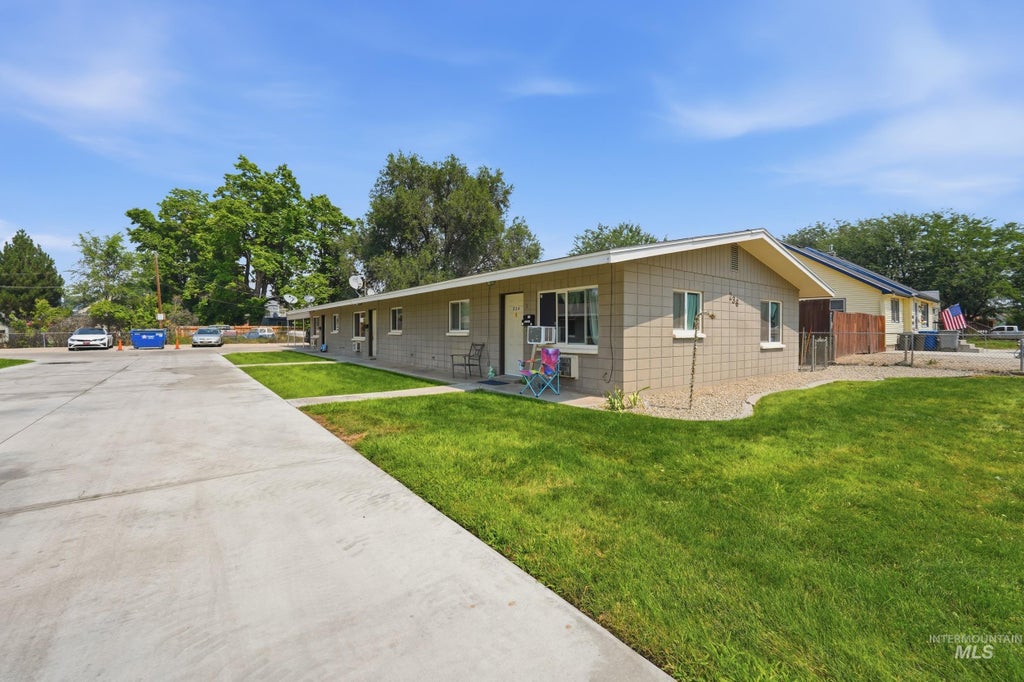 Photo of 236 High St, Nampa, ID 83651 (MLS # 98996463)