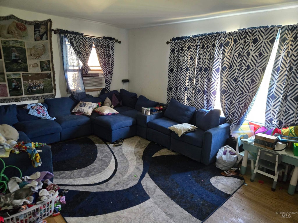 Photo of 620 Burrell Ave, Lewiston, ID 83501 (MLS # 98994379)