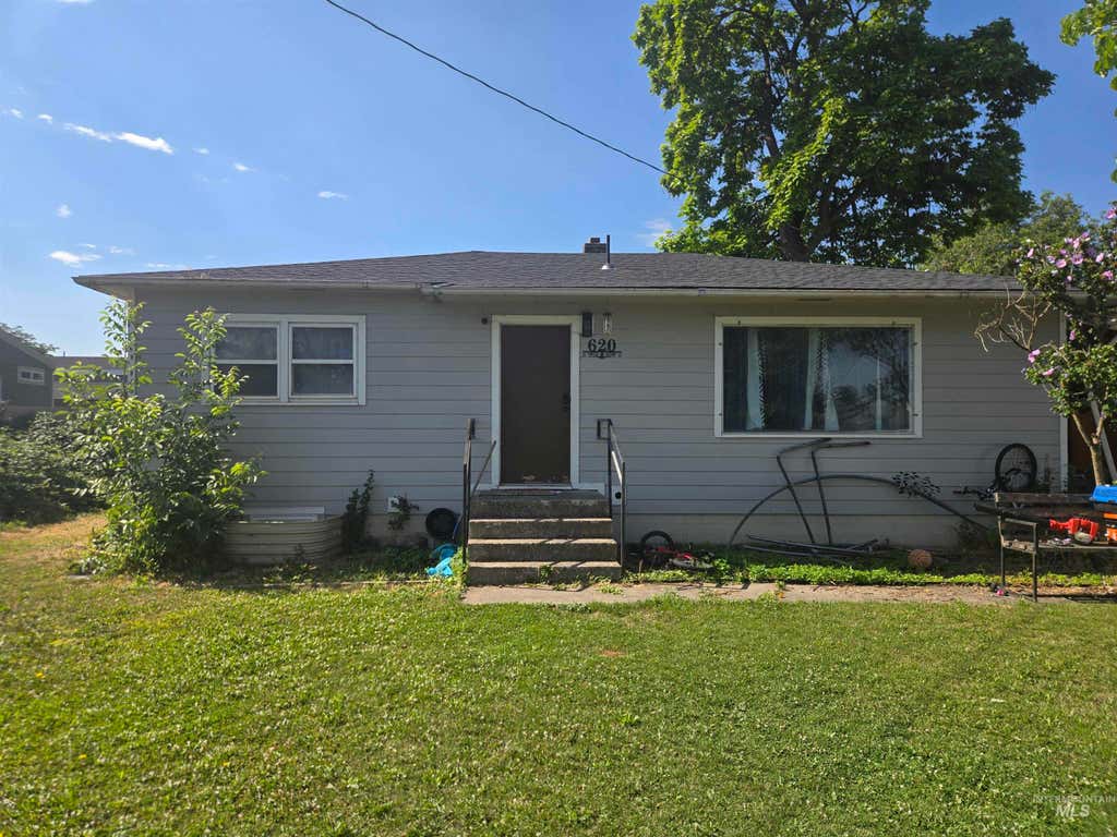 Photo of 620 Burrell Ave, Lewiston, ID 83501 (MLS # 98994379)