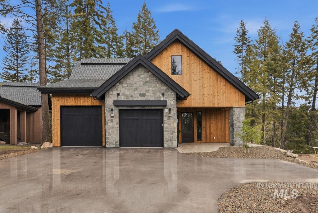 Photo of 72 Ponderosa Ridge Court, Donnelly, ID 83615 (MLS # 98988635)