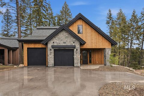 Photo of 72 Ponderosa Ridge Court, Donnelly, ID 83615 (MLS # 98988635)