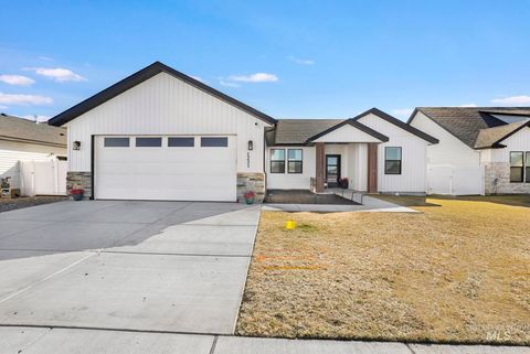 Photo of 1231 Frank Henry Road, Twin Falls, ID 83301 (MLS # 98976476)