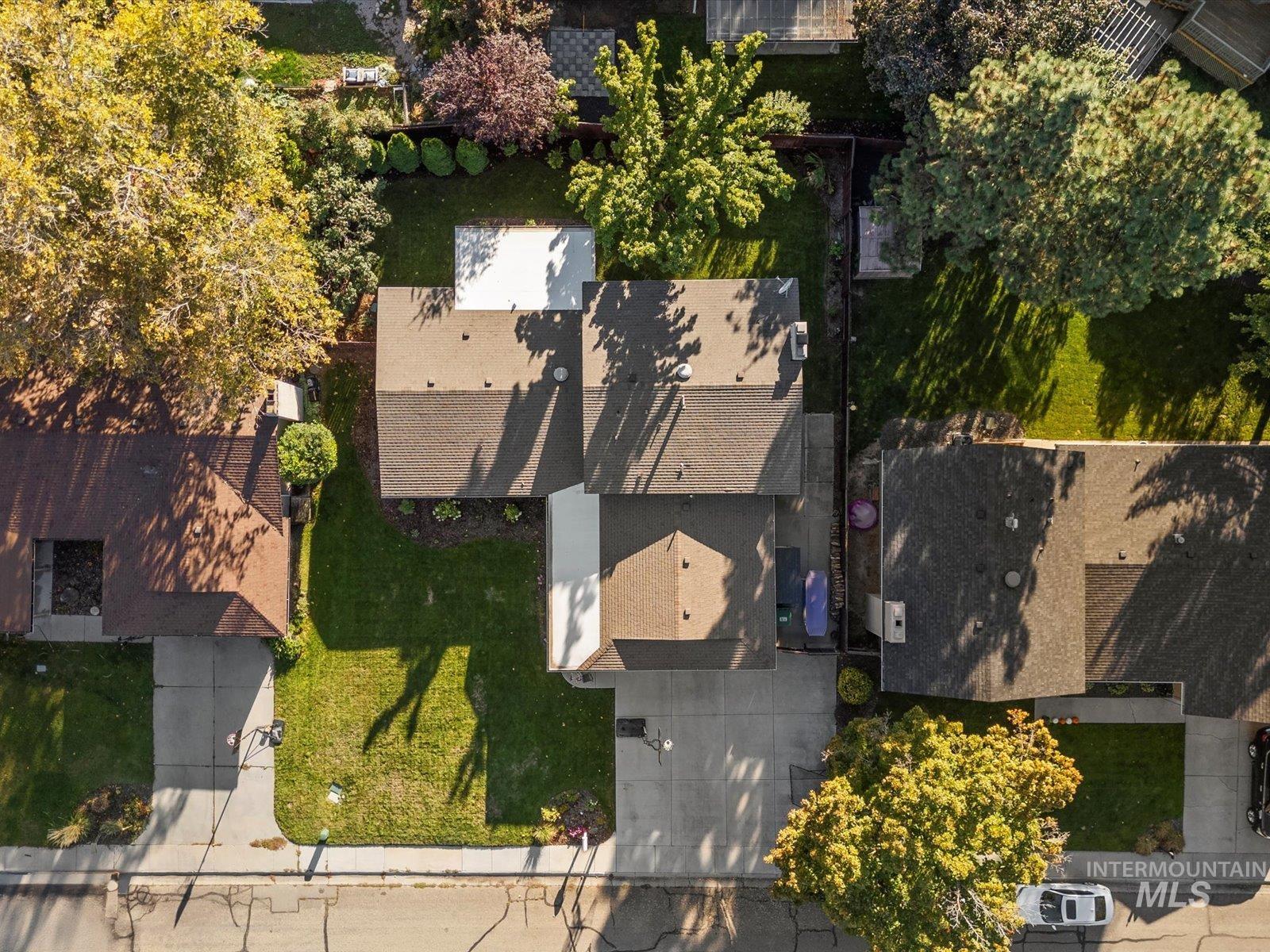 Aerial view of property and surrounding area