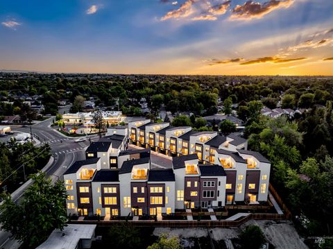 Photo of 2043 S Makar Ln, Boise, ID 83706 (MLS # 98968120)