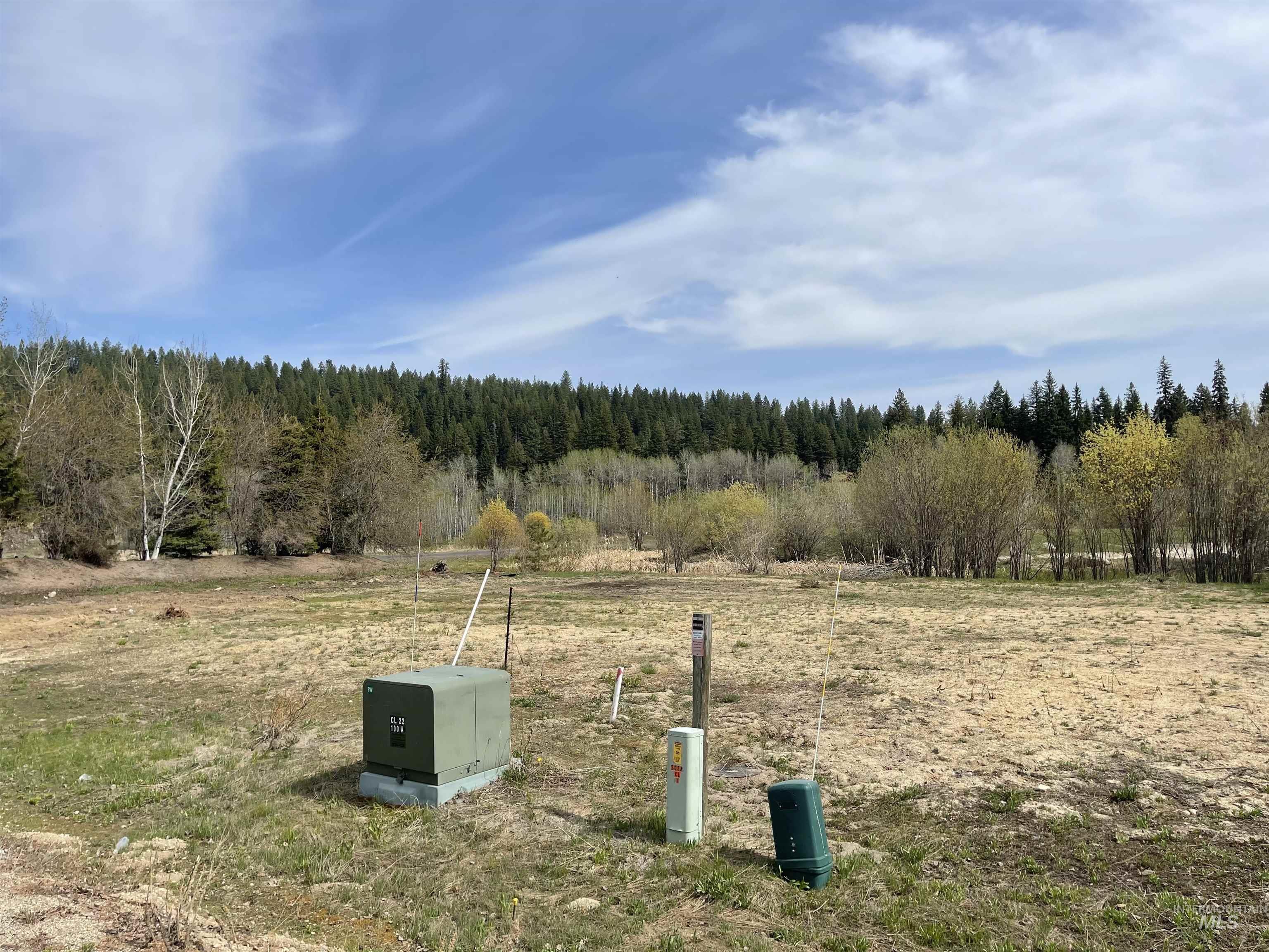 1400 & 1404 Mountain Meadow Dr