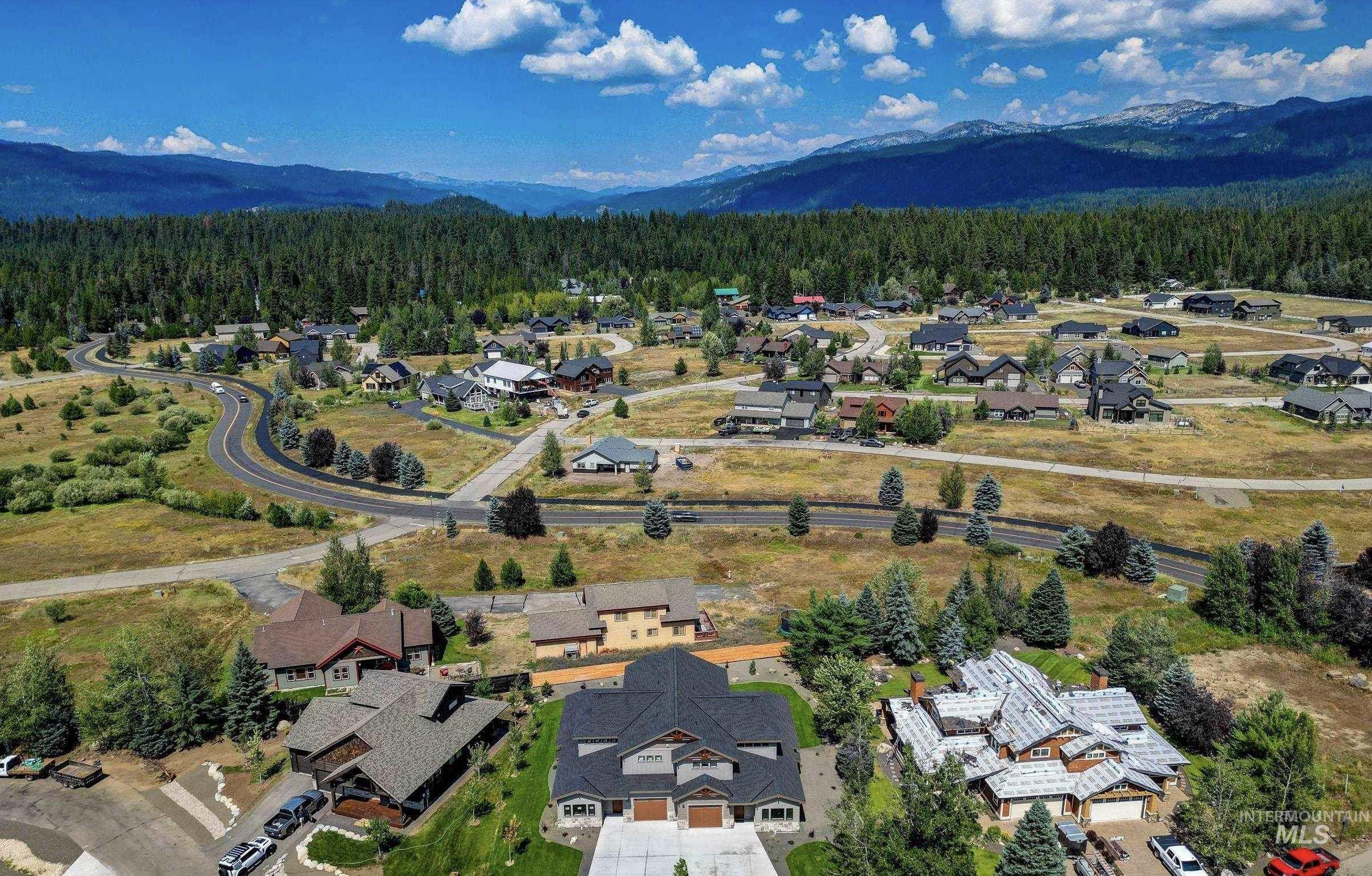 1400 & 1404 Mountain Meadow Dr