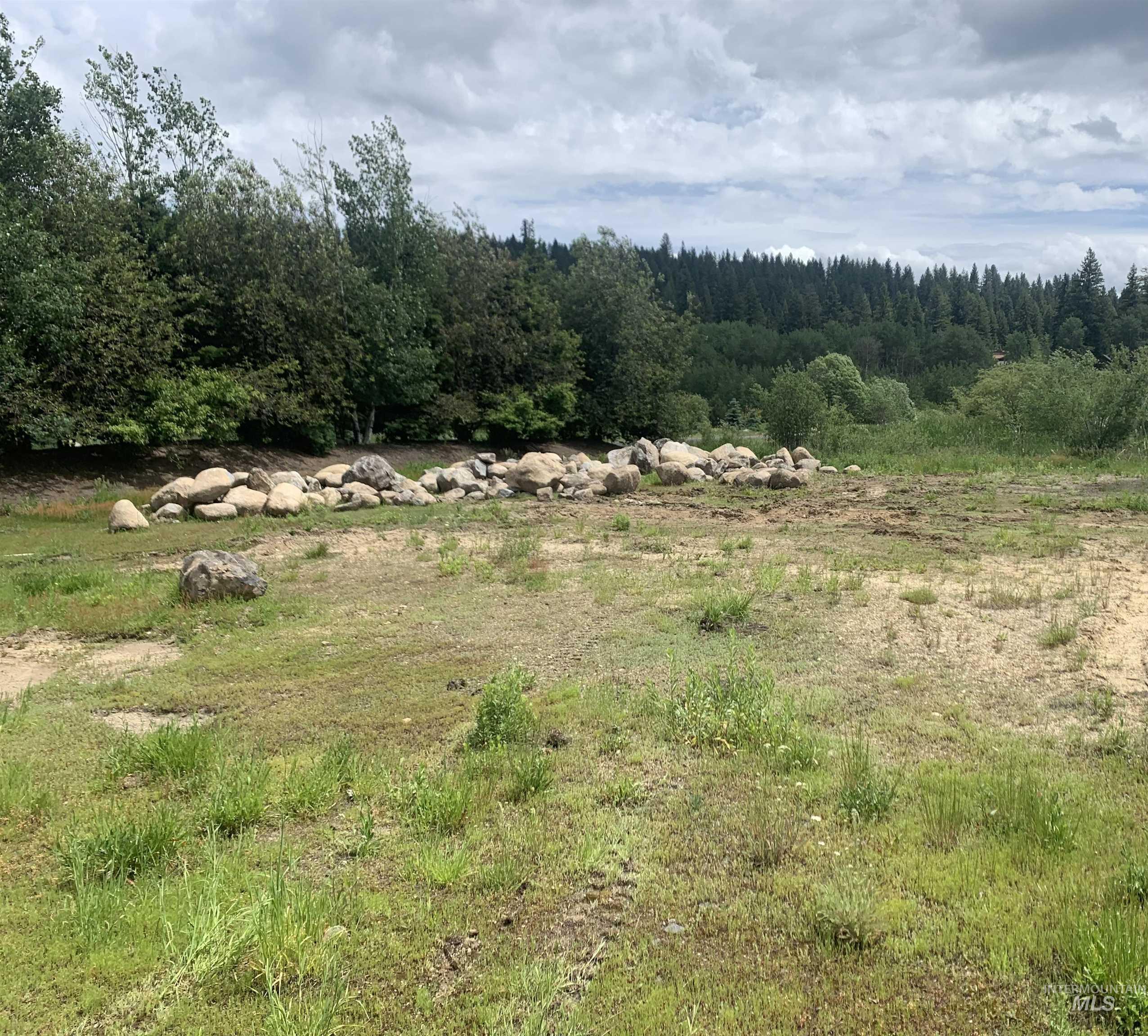 1400 & 1404 Mountain Meadow Dr