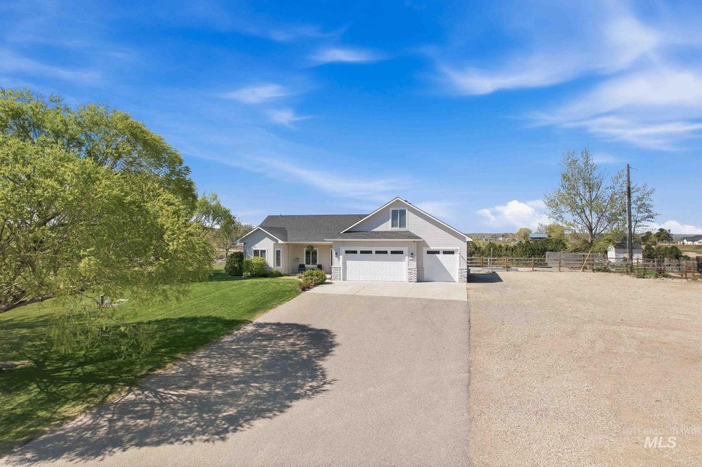 Photo of 3941 Vista Ridge Lane, New Plymouth, ID 83655 (MLS # 98981826)