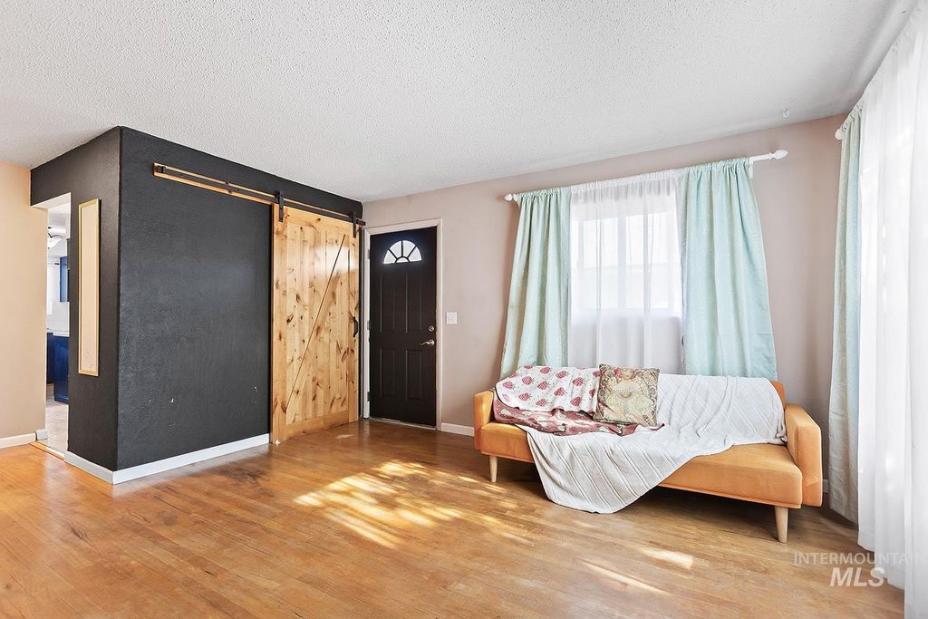 Photo of 1017 16th Ave, Lewiston, ID 83501 (MLS # 98965488)