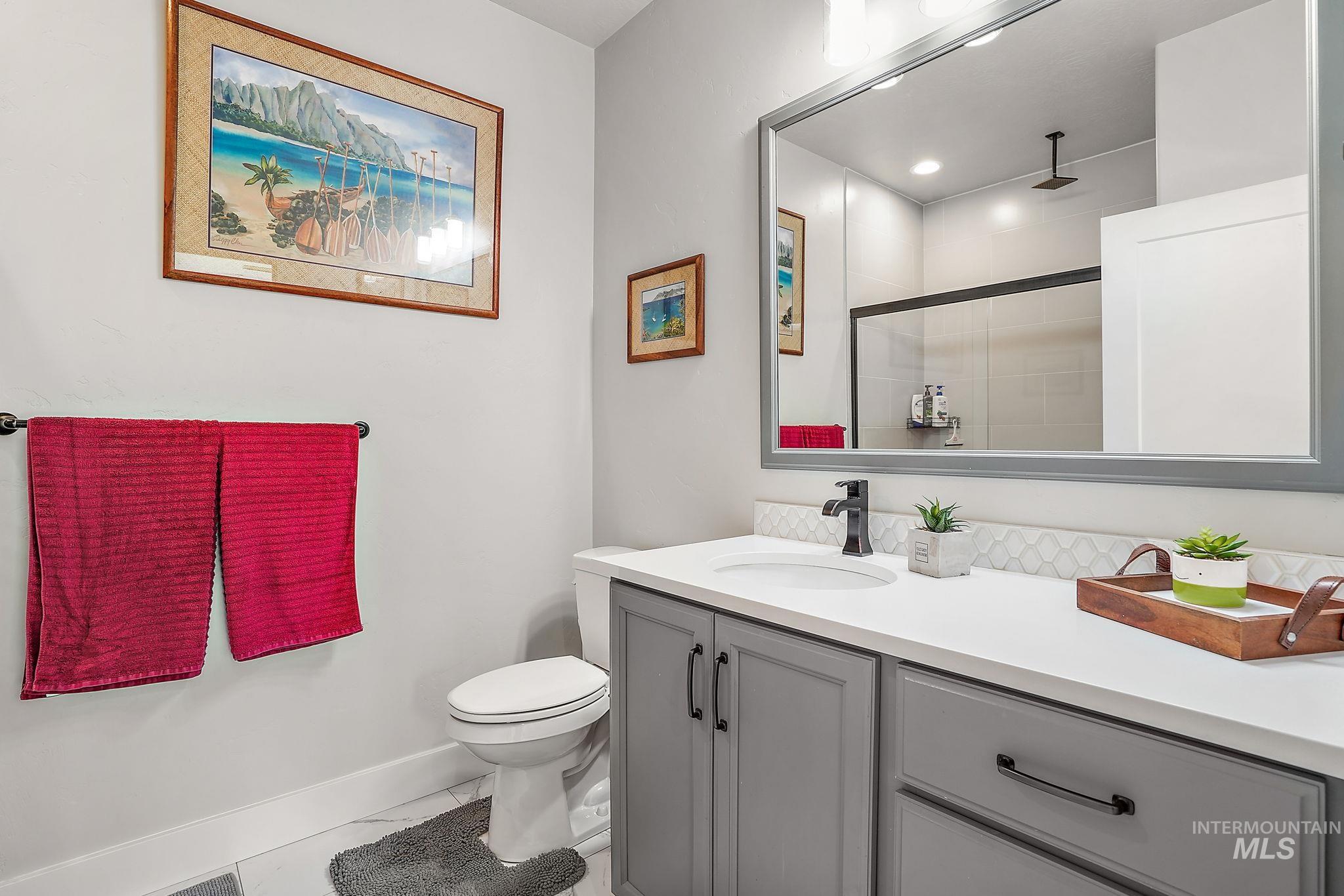 Full bath off bonus room.