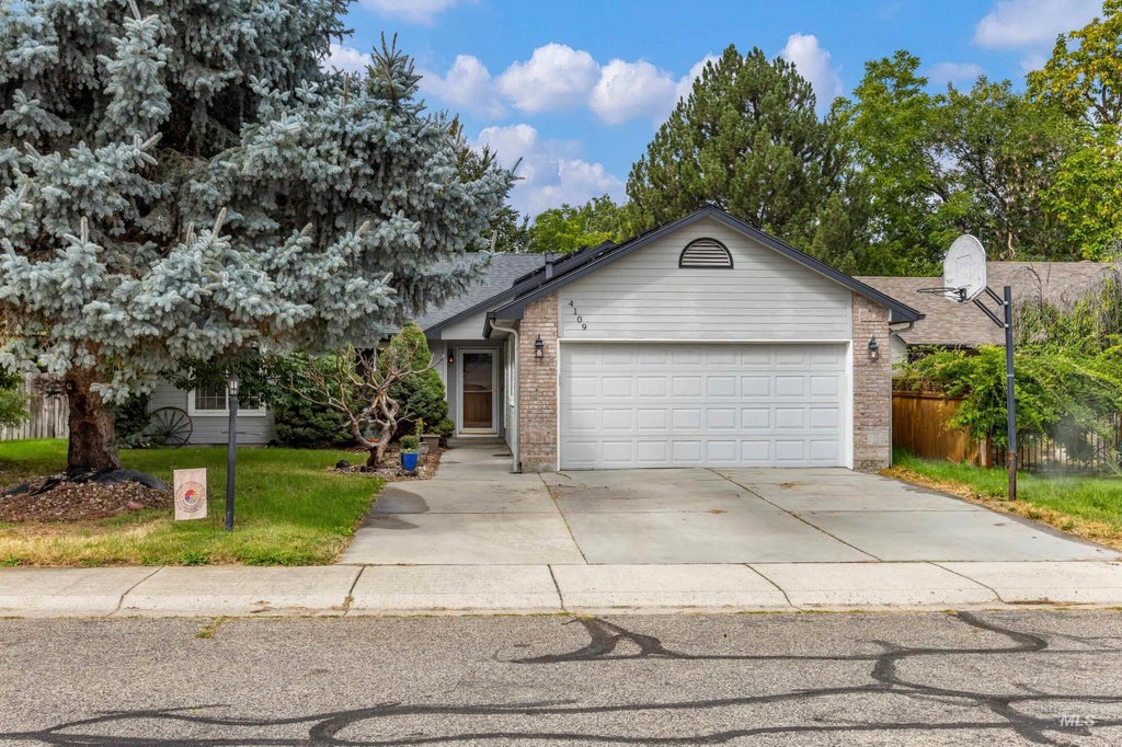 Photo of 4109 N Eiguren Place, Boise, ID 83703 (MLS # 99000025)