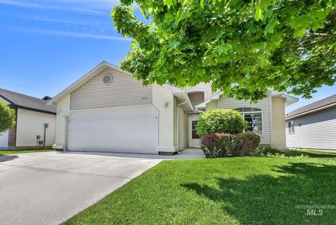 Photo of 227 E Spinosa Dr, Meridian, ID 83646 (MLS # 98946292)