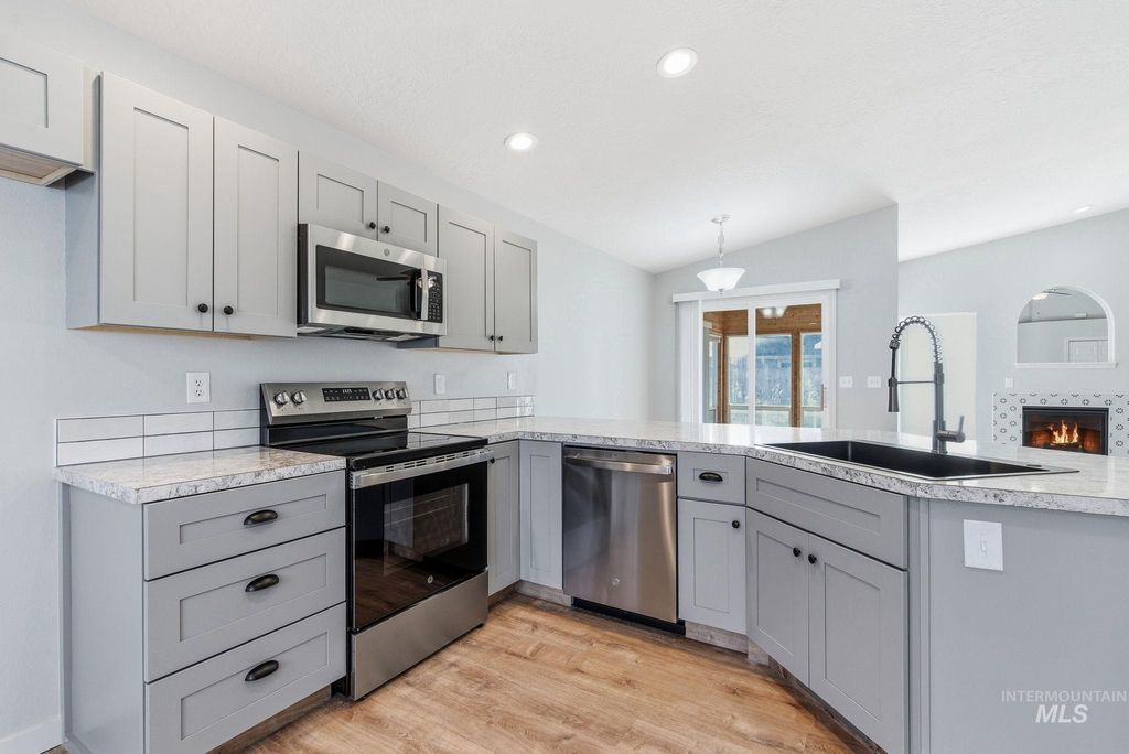 Photo of 1817 E Meadowgrass St, Meridian, ID 83642 (MLS # 98972019)