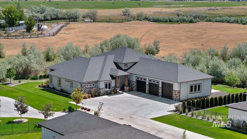 Photo of 1587 Clear Creek Loop, Twin Falls, ID 83301 (MLS # 98986522)