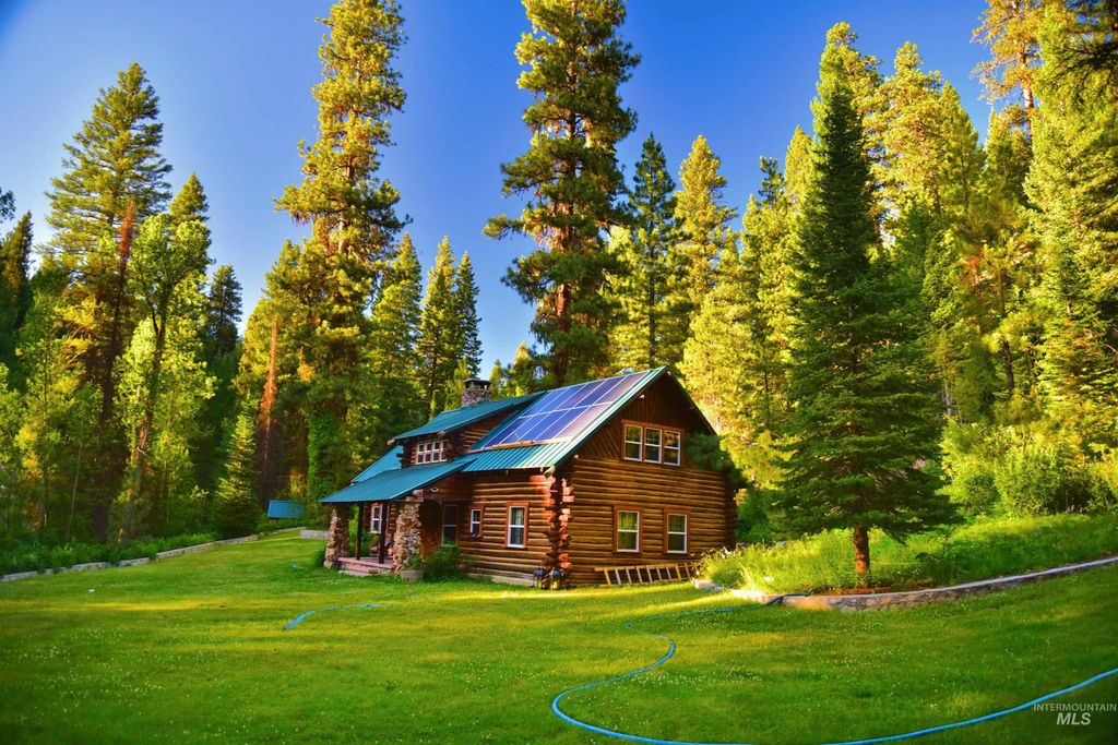 Photo of 4775 Ponderosa Pine Scenic Bywy, Idaho City, ID 83631 (MLS # 98960653)