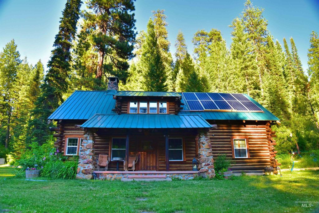 Photo of 4775 Ponderosa Pine Scenic Bywy, Idaho City, ID 83631 (MLS # 98960653)