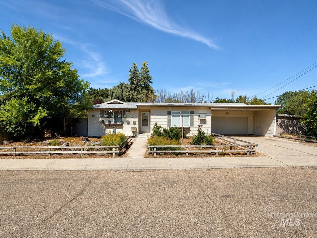 Photo of 73 N Elijah Dr, Nampa, ID 83651 (MLS # 98992703)