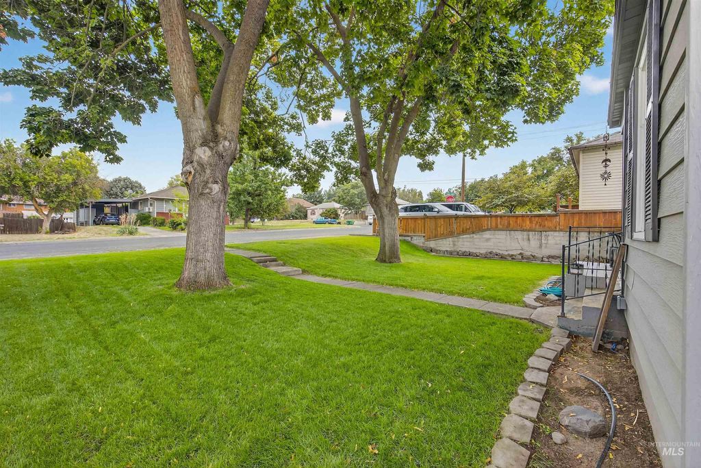 Photo of 1522 18th Street, Lewiston, ID 83501 (MLS # 98963281)
