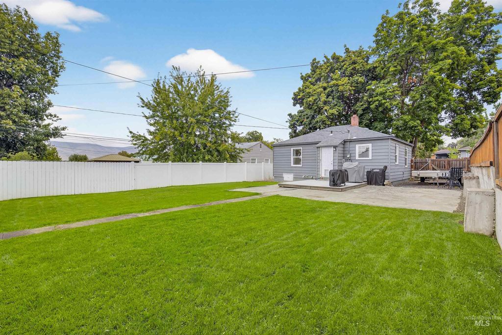 Photo of 1522 18th Street, Lewiston, ID 83501 (MLS # 98963281)