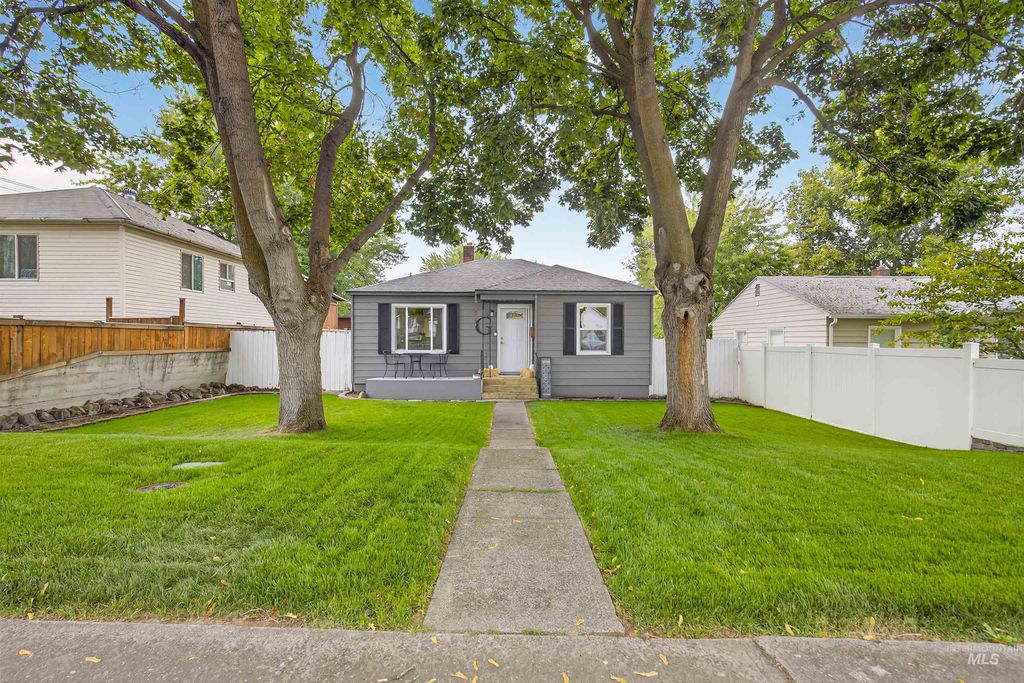 Photo of 1522 18th Street, Lewiston, ID 83501 (MLS # 98963281)