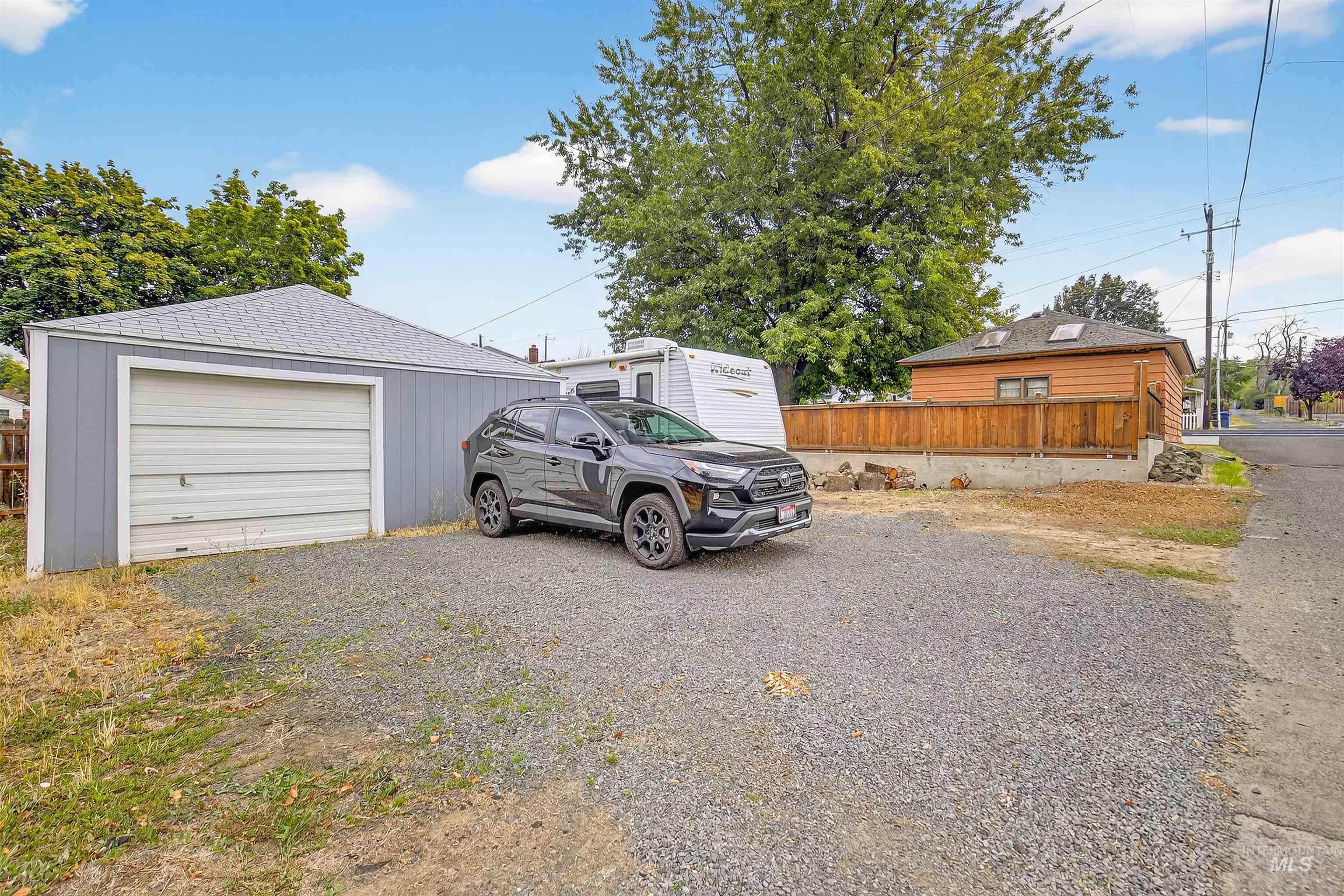 Detached garage with driveway