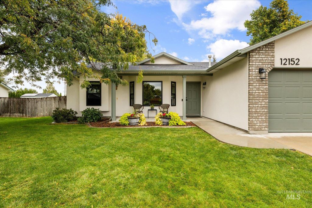 Photo of 12152 W Lewisburg Ct, Boise, ID 83709 (MLS # 98963983)
