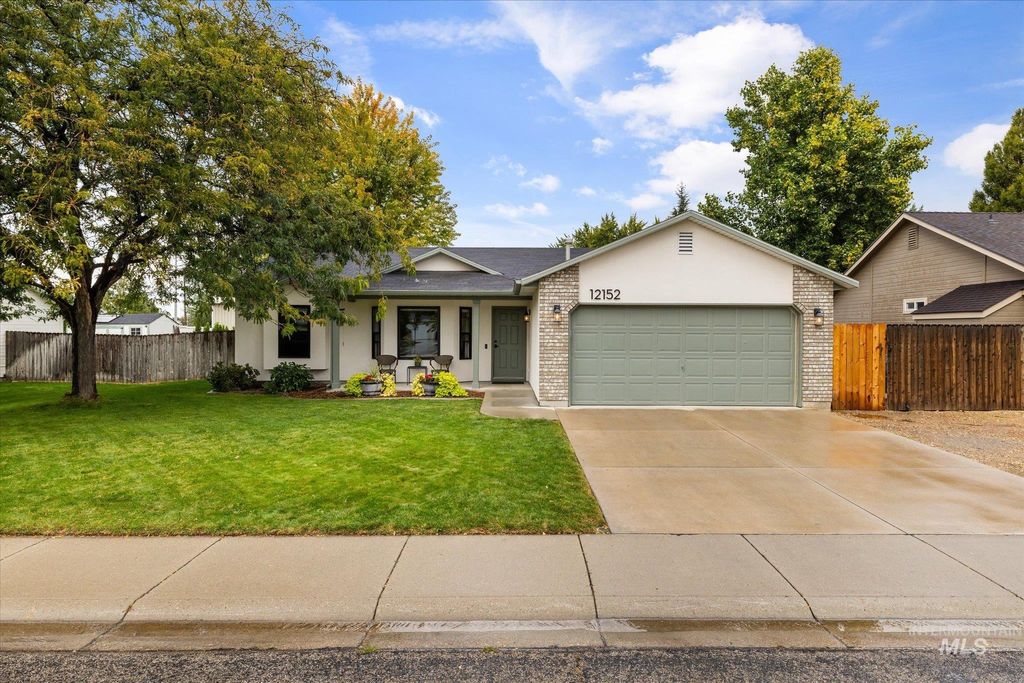 Photo of 12152 W Lewisburg Ct, Boise, ID 83709 (MLS # 98963983)