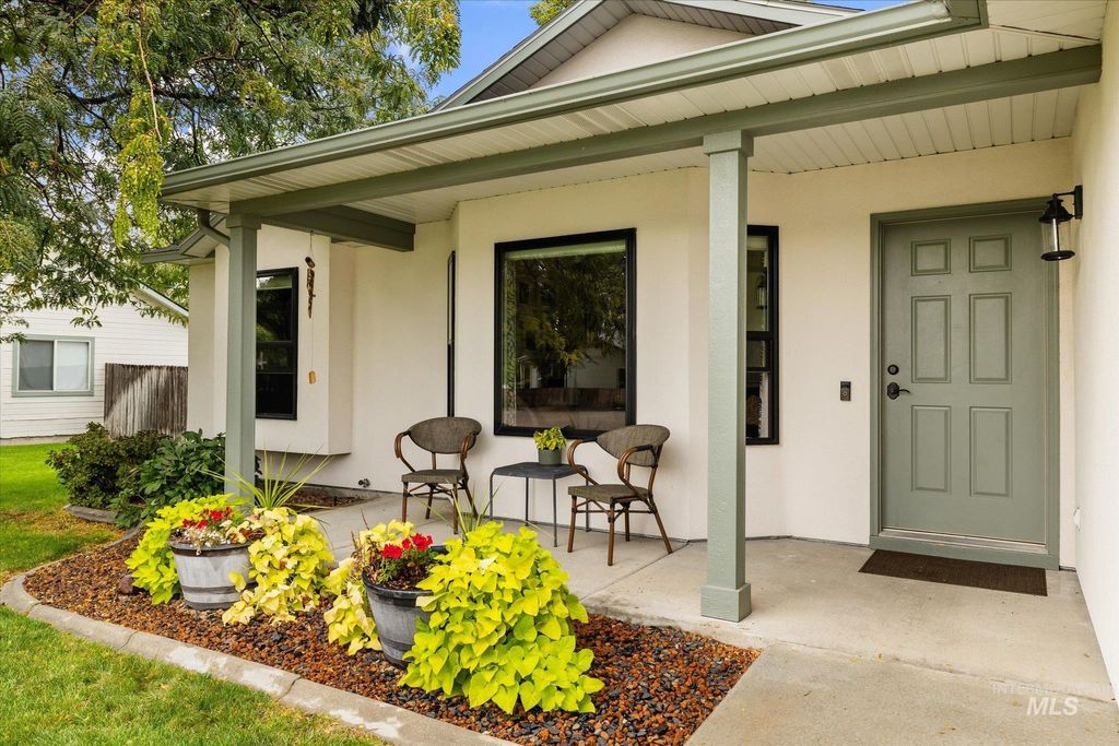Photo of 12152 W Lewisburg Ct, Boise, ID 83709 (MLS # 98963983)