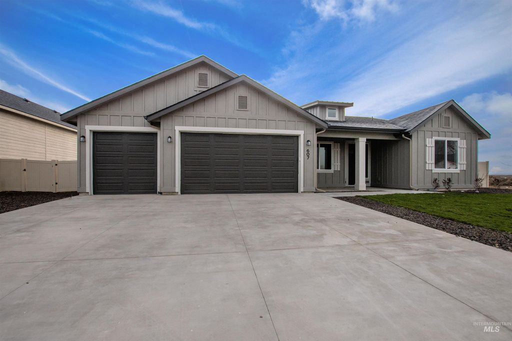 Photo of 607 Grand Harvest Avenue, New Plymouth, ID 83655 (MLS # 98982404)