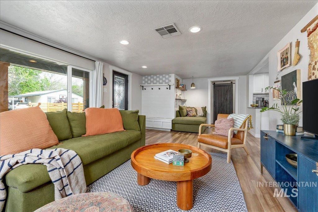 Photo of 2116 S Pacific St, Boise, ID 83705 (MLS # 98984328)